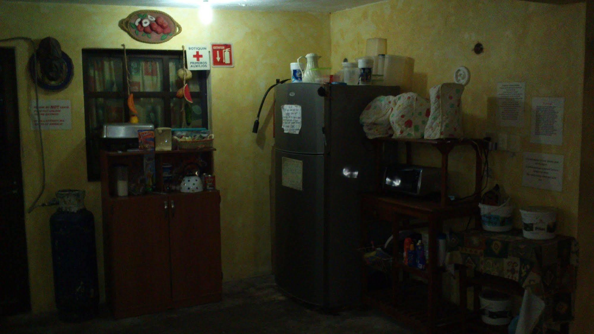 Amigos Hostel Cozumel Esterno foto