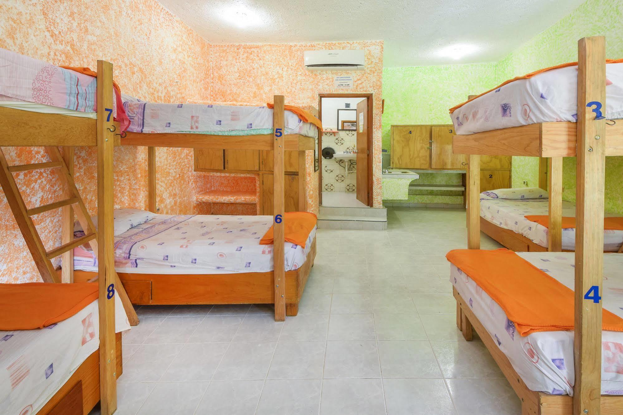 Amigos Hostel Cozumel Esterno foto
