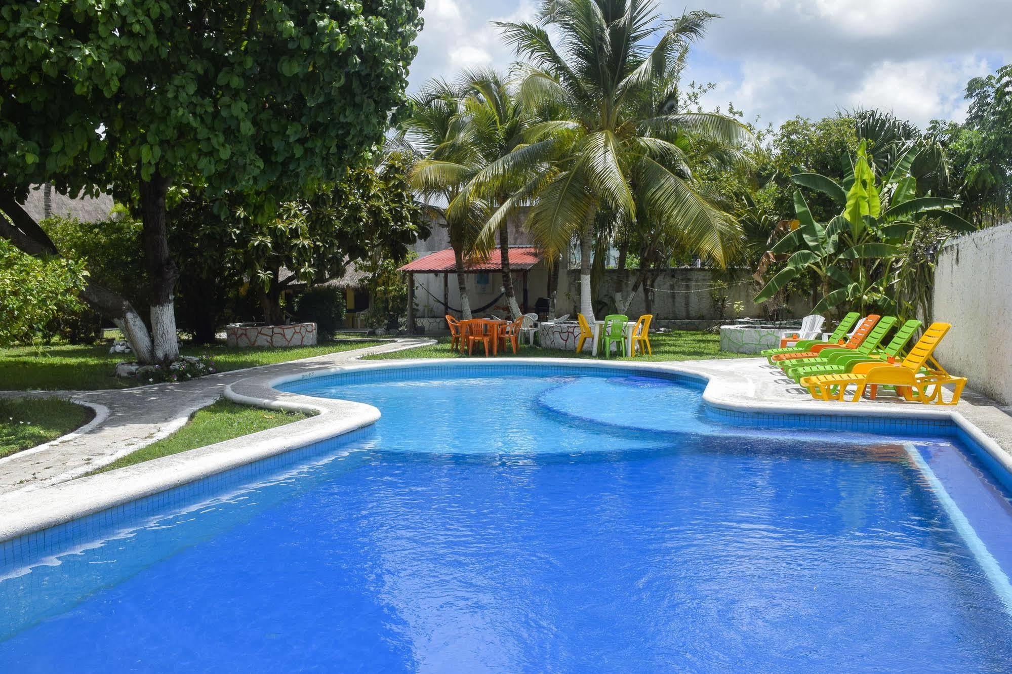 Amigos Hostel Cozumel Esterno foto